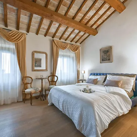 La Loggia Villa *